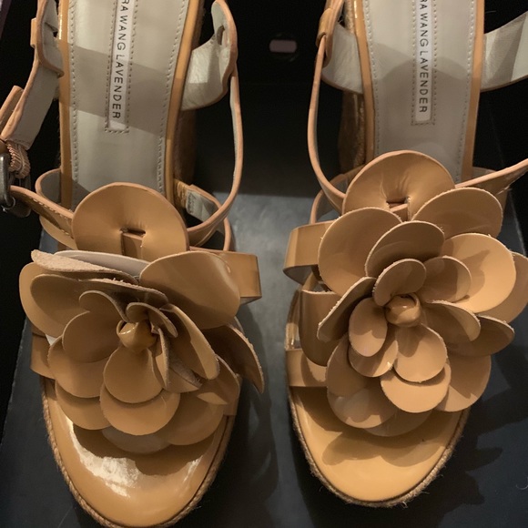 Vera Wang Dune Penny Wedges - Picture 3 of 6